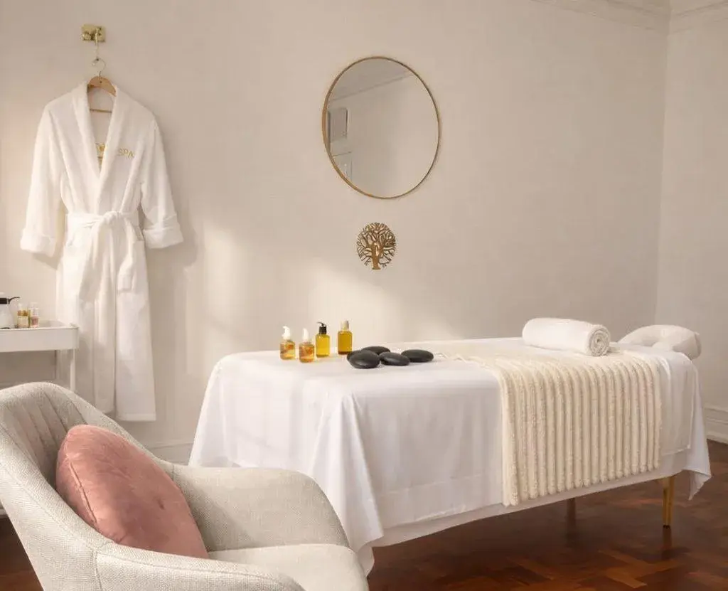 Diana Ferreira a realizar massagem terapêutica no estúdio WellZen em Lisboa