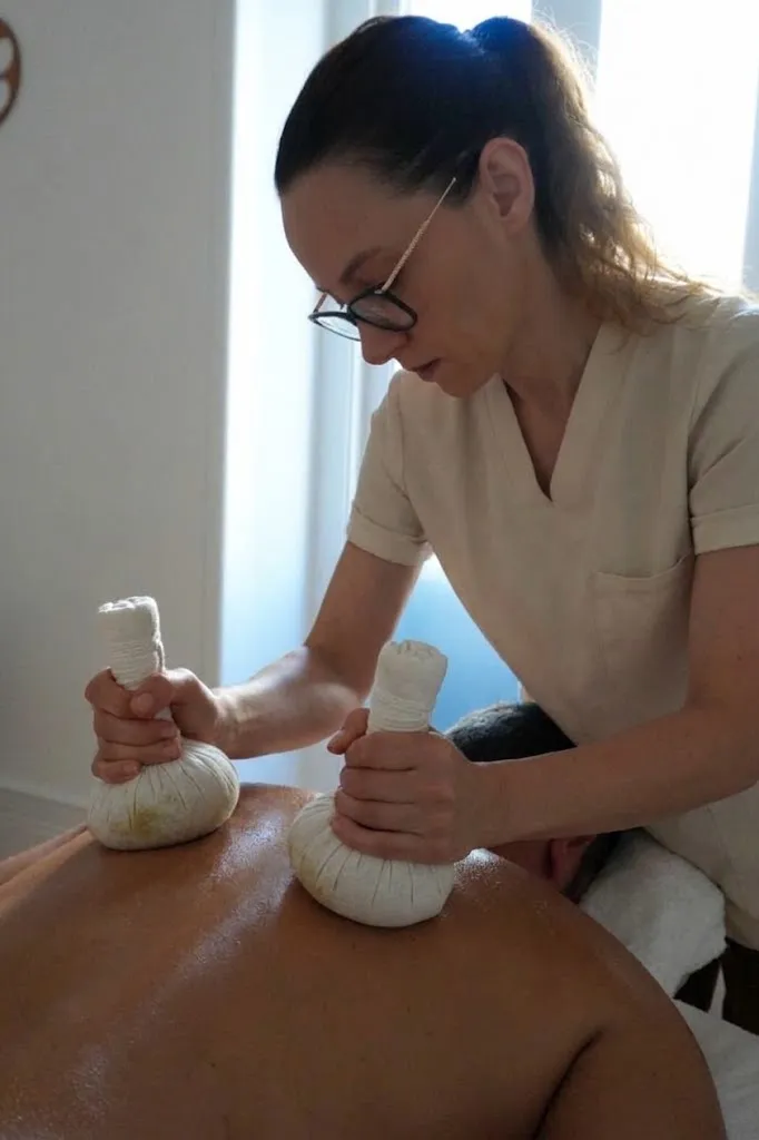 Massagem com Pindas em Lisboa - WellZen by Diana